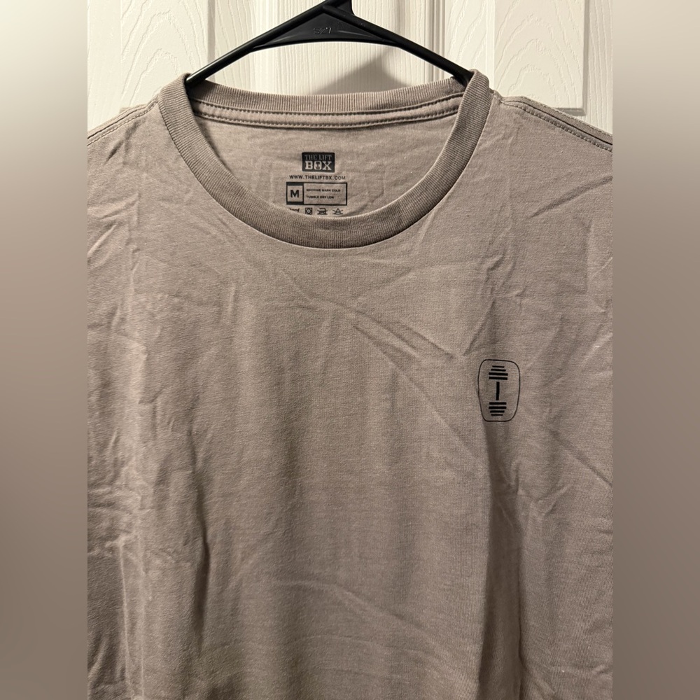 The Lift Box Into the Storm T-Shirt Men’s Medium, light grey - Picture 4 of 5